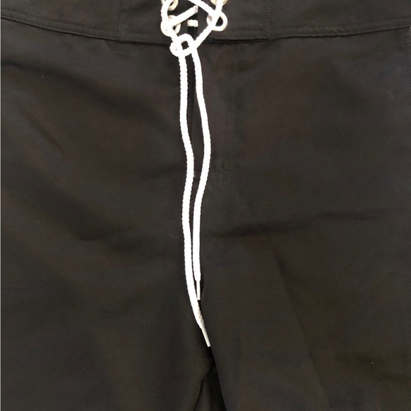 Eddie Bauer Board Shorts Sz. XL Black White Drawstring Close Casual Summer - Picture 3 of 5